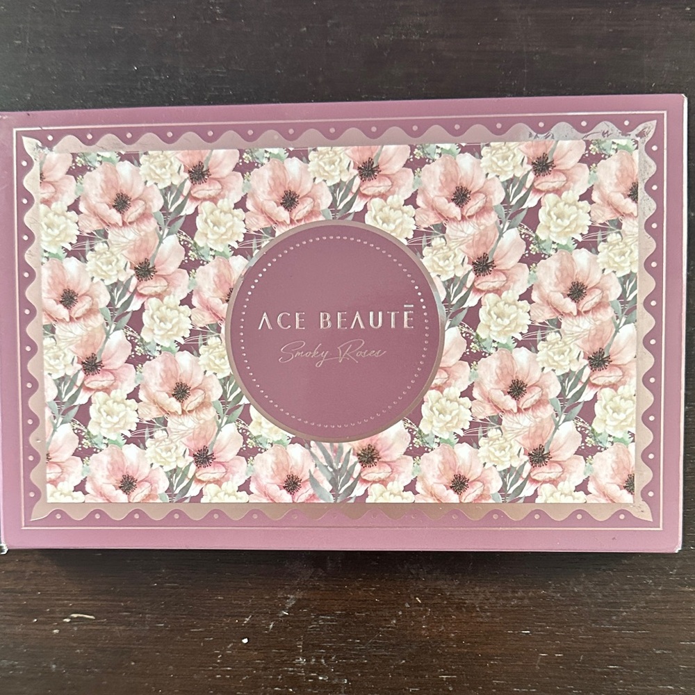 Ace Beauté Floral Smokey roses Eyeshadow Palette